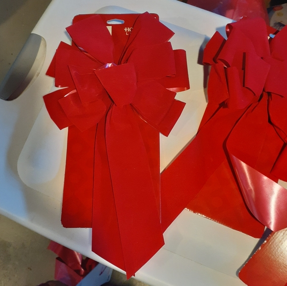 12 Red bows - Picture 1 of 4